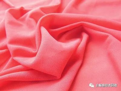 原来衣服上的静电跟布料关系这么大！回收布料背后的科学秘密